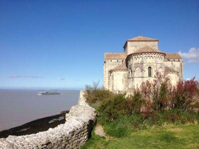 Campsite France Royan : gironde église de sainte radegonde à talmont