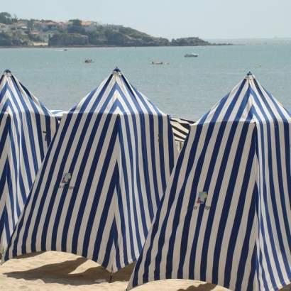 royan tentes de plage © cmt17 e.coeffe 2 campsite at 7 km from royan by the sea with water park nouvelle aquitaine